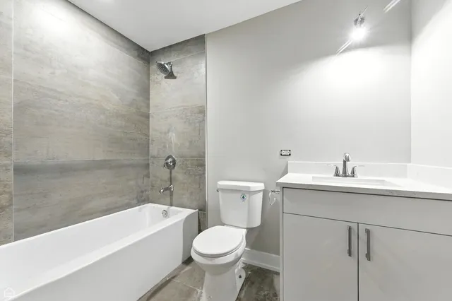 $1,950 | 4351 South King Drive, Unit G, Chicago, IL 60653