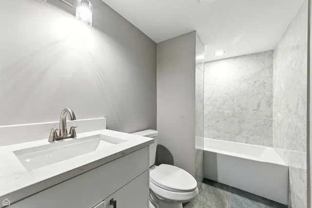 $1,950 | 4351 South King Drive, Unit G, Chicago, IL 60653