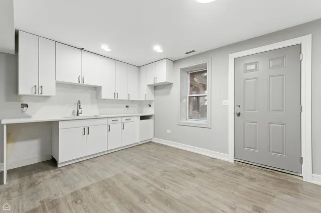 $1,950 | 4351 South King Drive, Unit G, Chicago, IL 60653