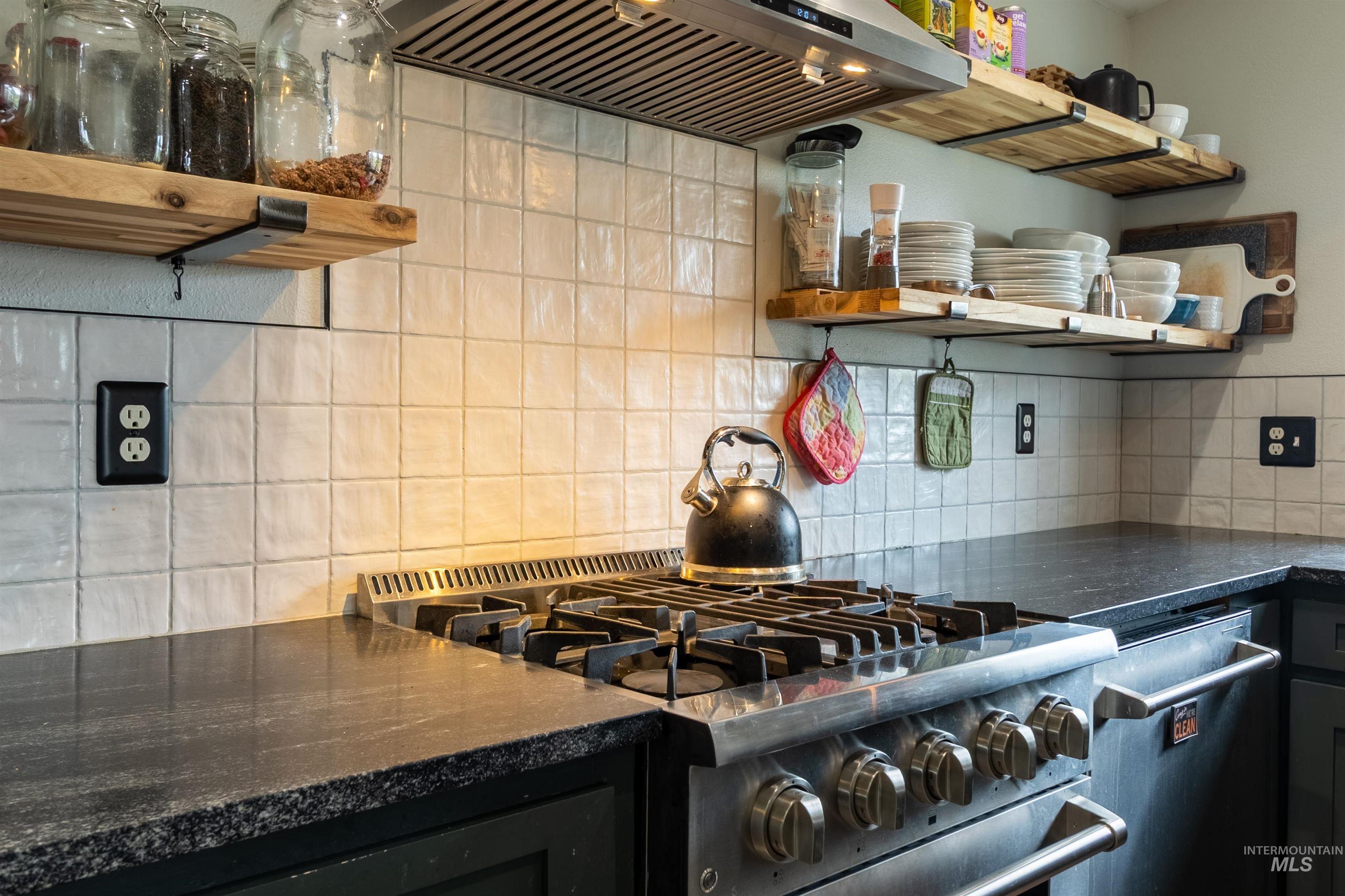 609 North Almon Street, Unit 4012 Moscow, ID 83843 - Photo 5 of 33