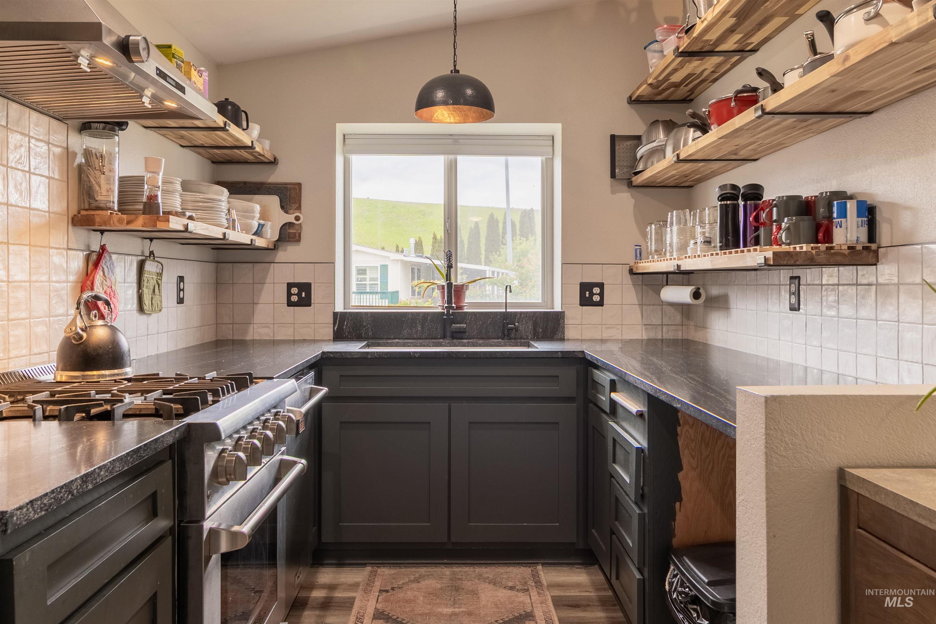 609 North Almon Street, Unit 4012 Moscow, ID 83843 - Photo 8 of 33