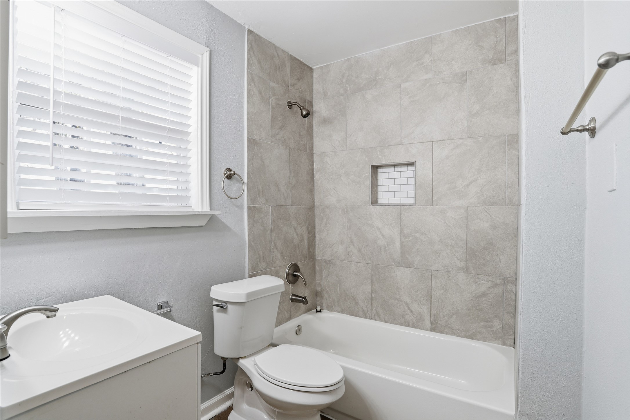 1707 Johnson Street Pasadena, TX 77502 - Photo 32 of 45 a bathroom with a sink a toilet and a bathtub