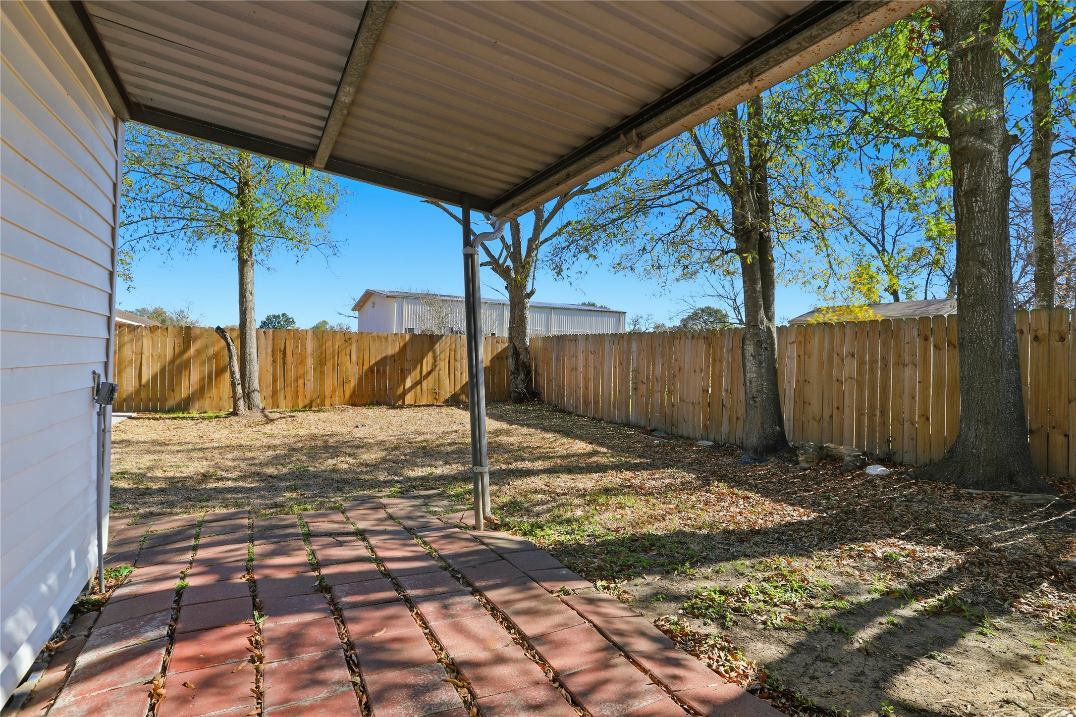 1707 Johnson Street Pasadena, TX 77502 - Photo 41 of 45 a backyard of a house
