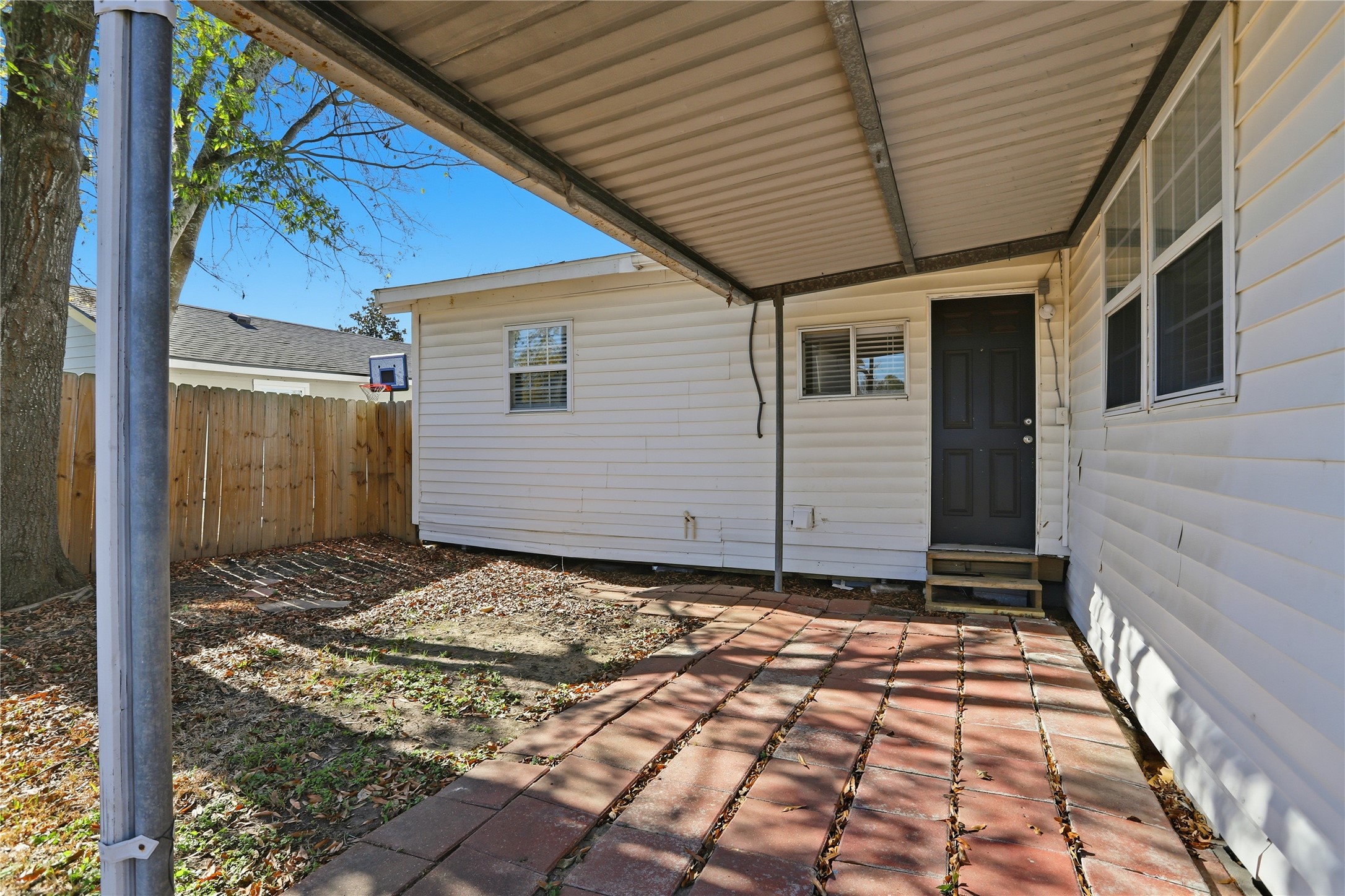 1707 Johnson Street Pasadena, TX 77502 - Photo 45 of 45 a view of a house with a backyard