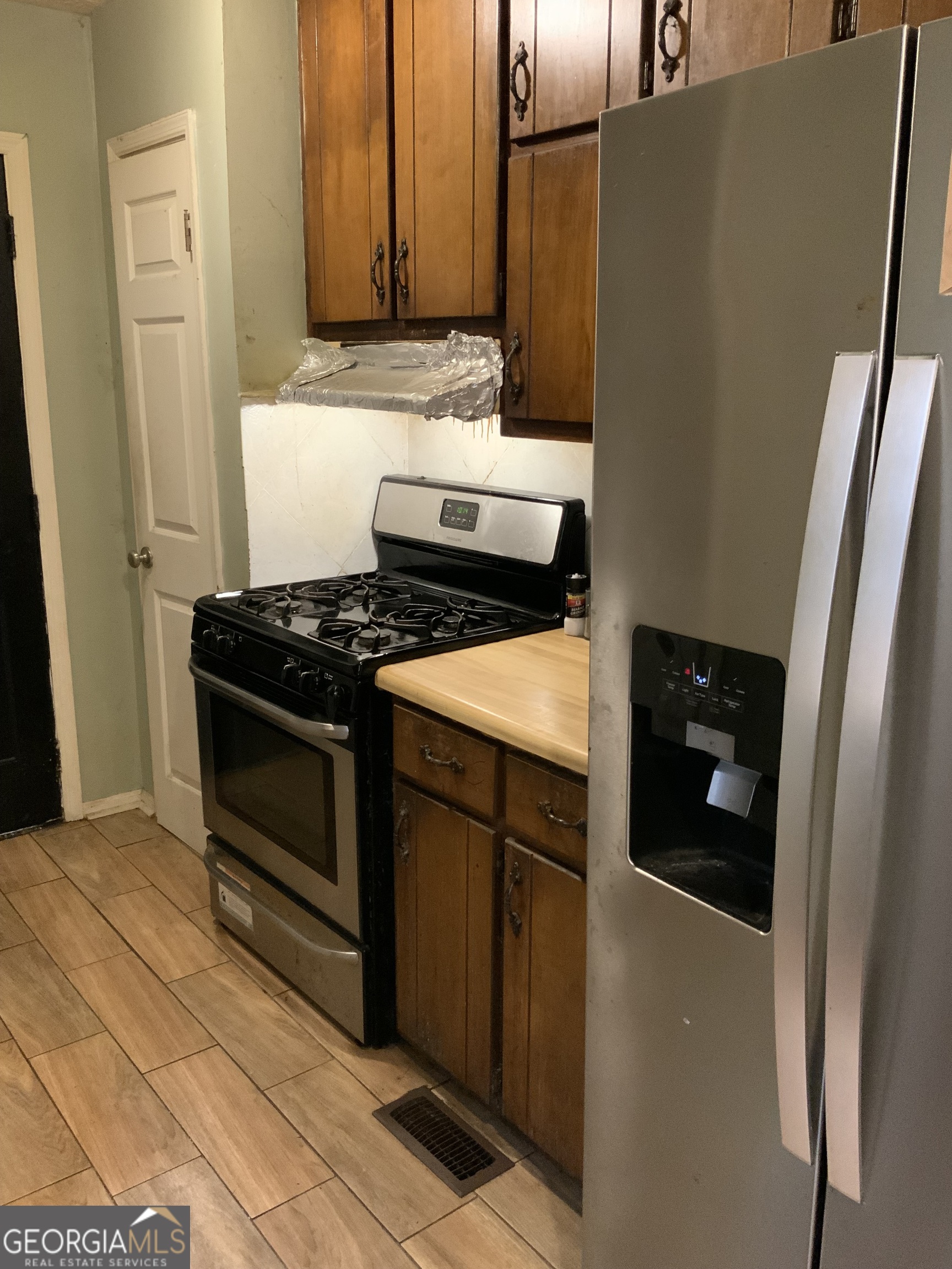 10065 Brass Ring Road Jonesboro, GA 30238 - Photo 24 of 48 a kitchen with stainless steel appliances a refrigerator and a stove