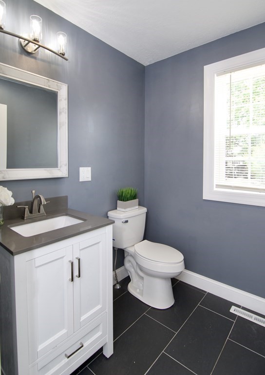 75 Rochford Circle Springfield, MA 01128 - Photo 13 of 42