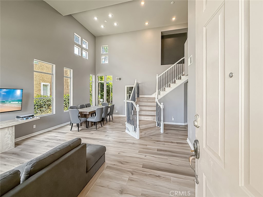 3032 Obsidian Court Simi Valley, CA 93063 - Photo 6 of 41