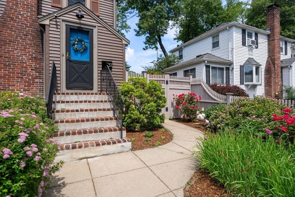 31 Braeburn Road Boston, MA 02136 - Photo 4 of 38
