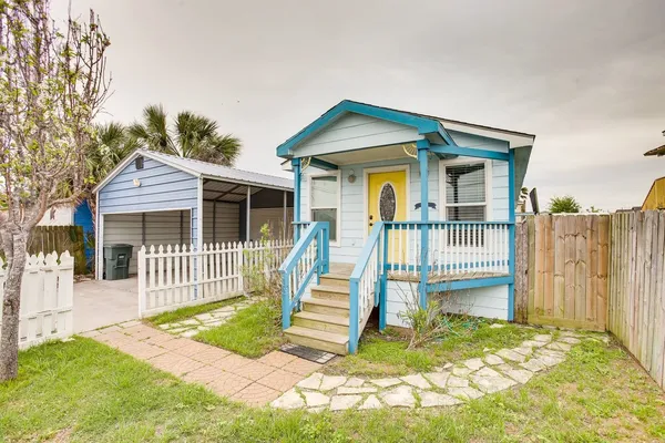 $1,900 | 6317 P 1/2, Galveston, TX 77554