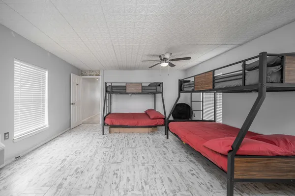 $1,900 | 6317 P 1/2, Galveston, TX 77554