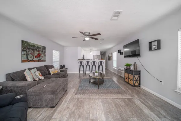 $1,900 | 6317 P 1/2, Galveston, TX 77554