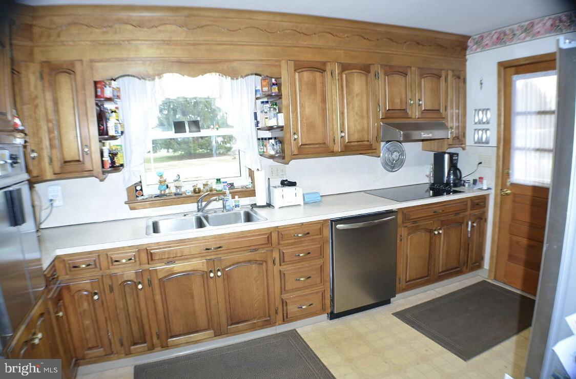 1218 Lebanon Road Manheim, PA 17545 - Photo 2 of 12