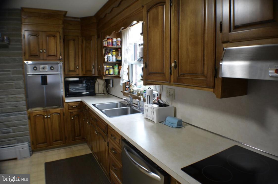 1218 Lebanon Road Manheim, PA 17545 - Photo 3 of 12
