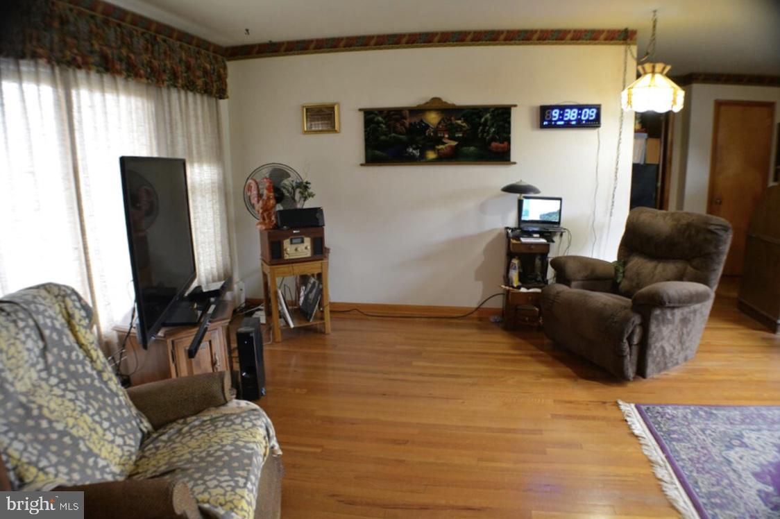 1218 Lebanon Road Manheim, PA 17545 - Photo 4 of 12