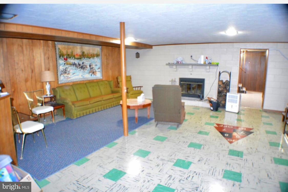 1218 Lebanon Road Manheim, PA 17545 - Photo 7 of 12