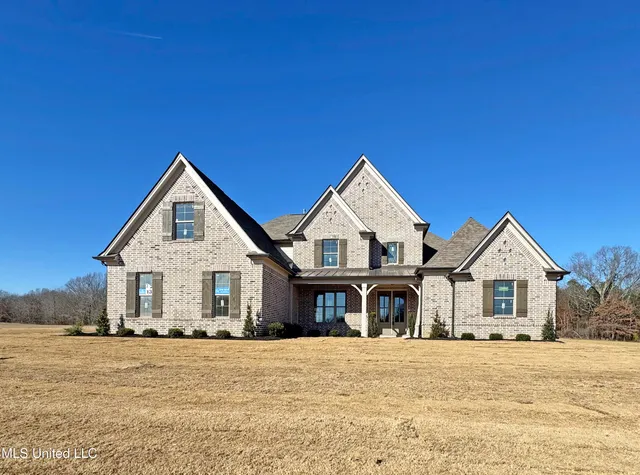 $689,900 | 276 Cedar Crst Cove, Byhalia, MS 38611