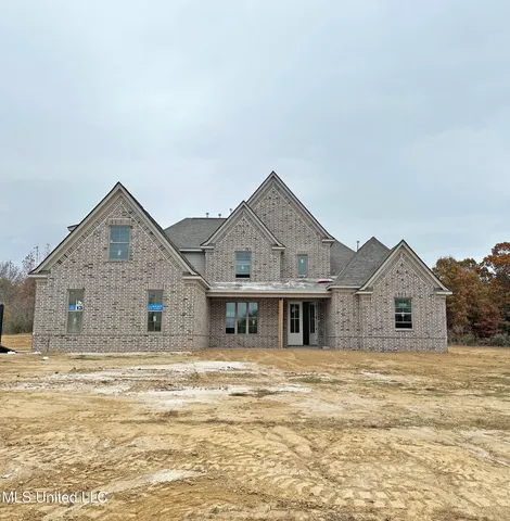 $689,900 | 276 Cedar Crst Cove, Byhalia, MS 38611