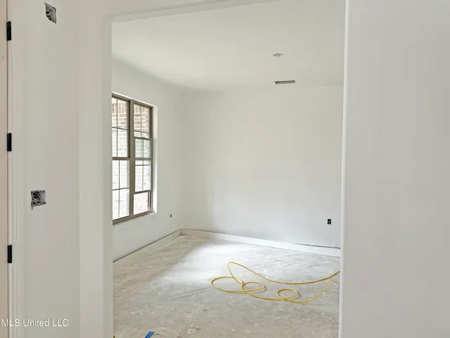 $689,900 | 276 Cedar Crst Cove, Byhalia, MS 38611