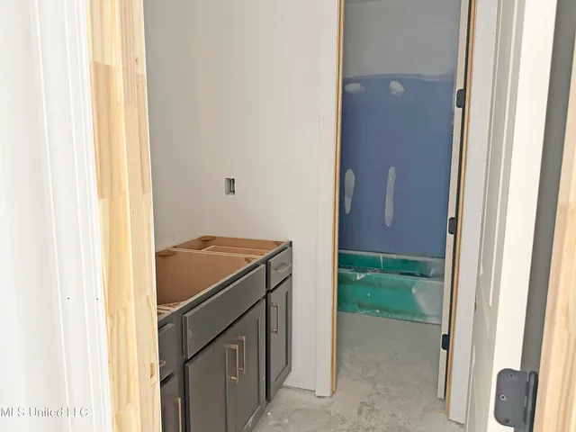 $689,900 | 276 Cedar Crst Cove, Byhalia, MS 38611