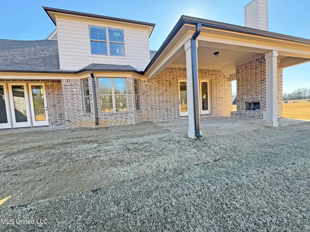 $689,900 | 276 Cedar Crst Cove, Byhalia, MS 38611