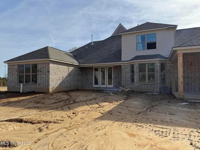 $689,900 | 276 Cedar Crst Cove, Byhalia, MS 38611
