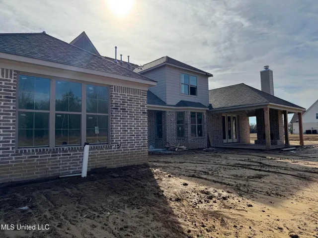 $689,900 | 276 Cedar Crst Cove, Byhalia, MS 38611