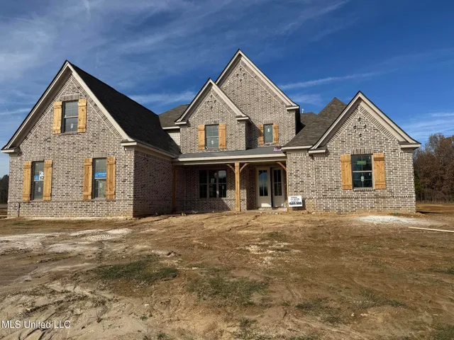 $689,900 | 276 Cedar Crst Cove, Byhalia, MS 38611