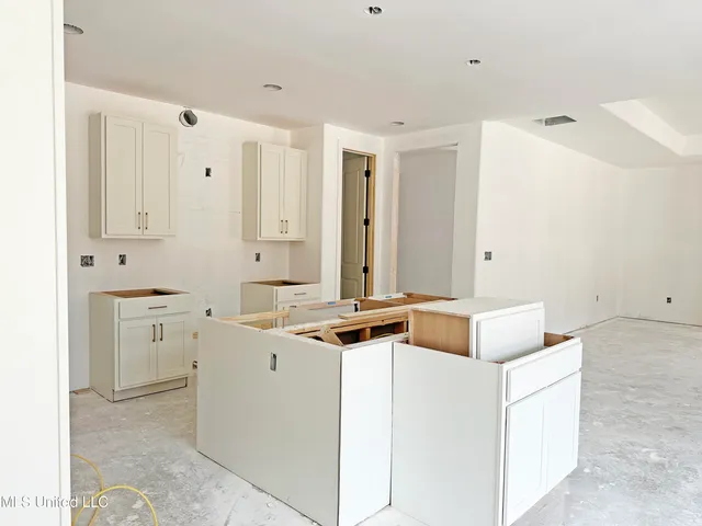 $689,900 | 276 Cedar Crst Cove, Byhalia, MS 38611