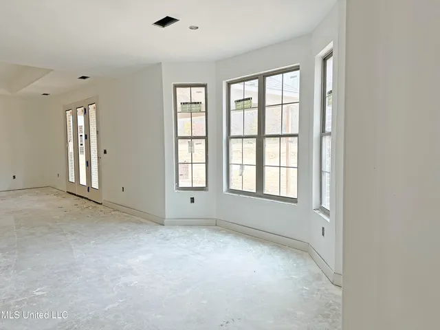 $689,900 | 276 Cedar Crst Cove, Byhalia, MS 38611