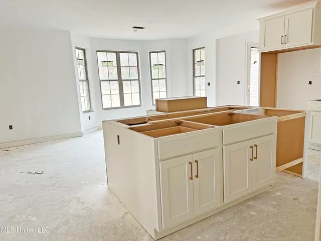 $689,900 | 276 Cedar Crst Cove, Byhalia, MS 38611