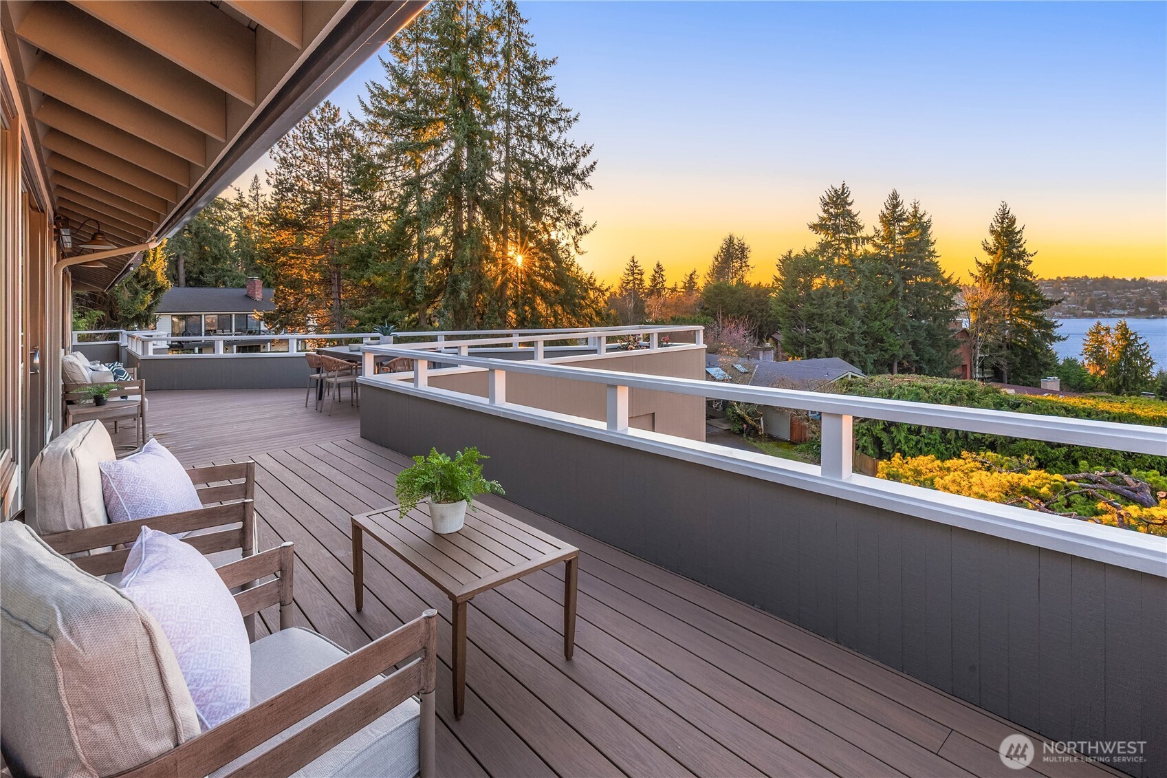 7580 Southeast 71st Street Mercer Island, WA 98040 - Photo 12 of 39