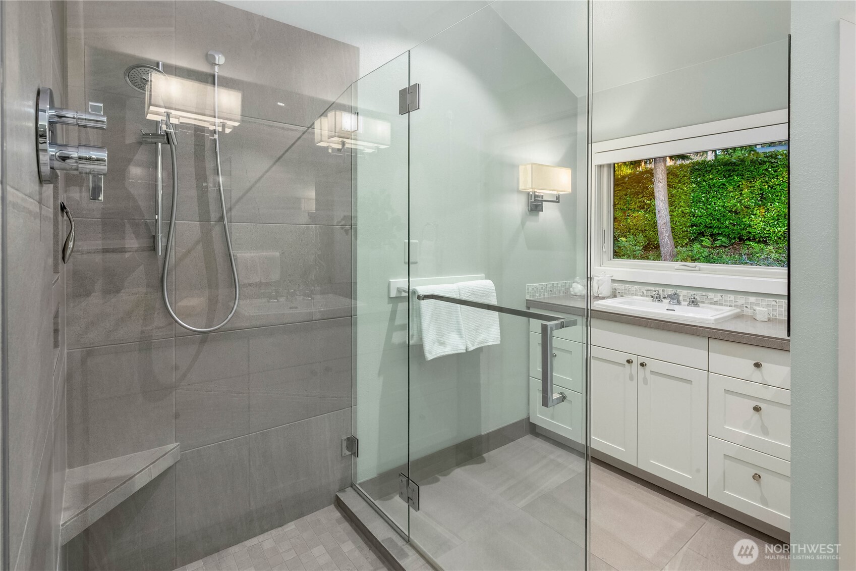7580 Southeast 71st Street Mercer Island, WA 98040 - Photo 15 of 39