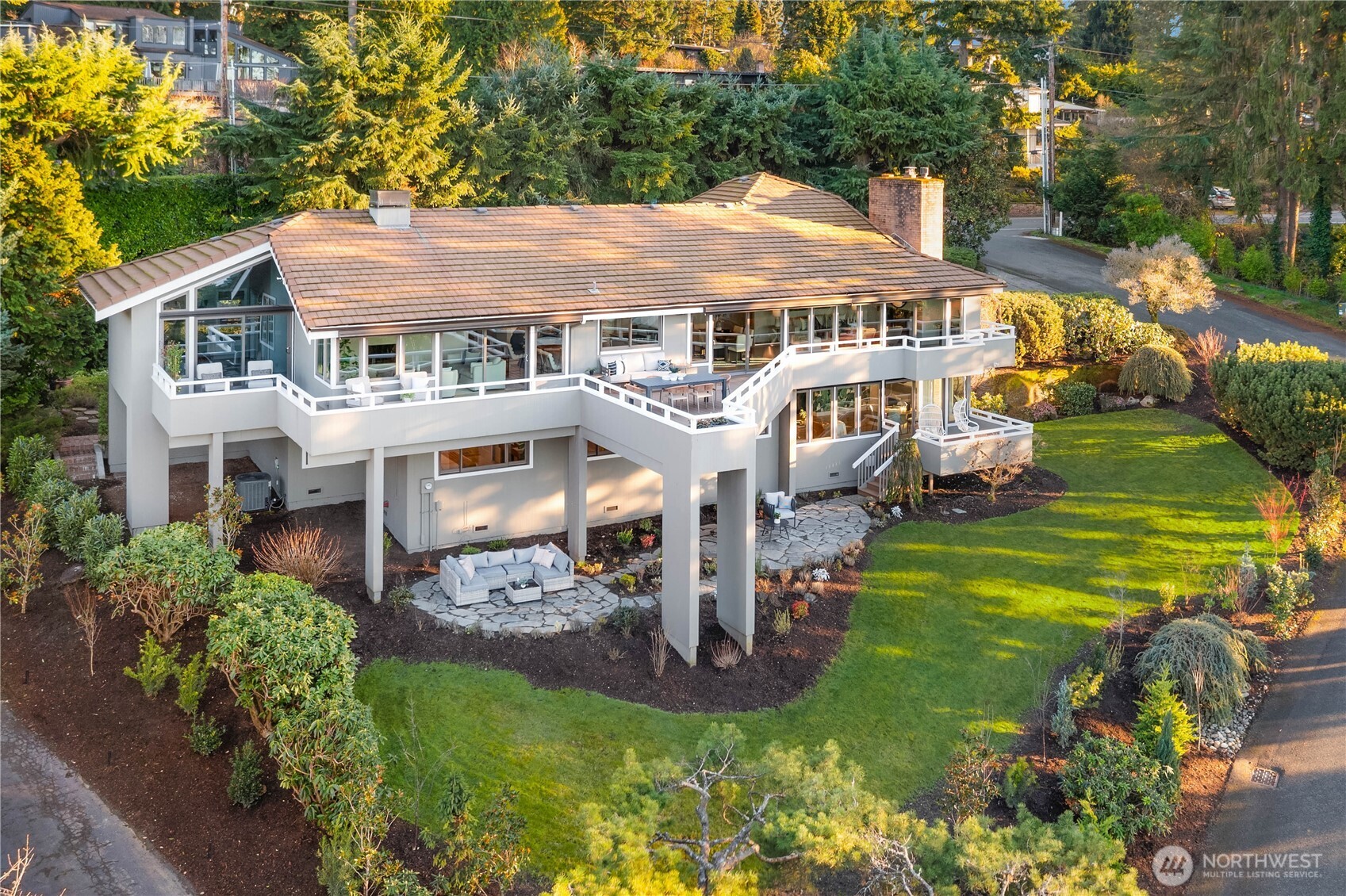 7580 Southeast 71st Street Mercer Island, WA 98040 - Photo 2 of 39