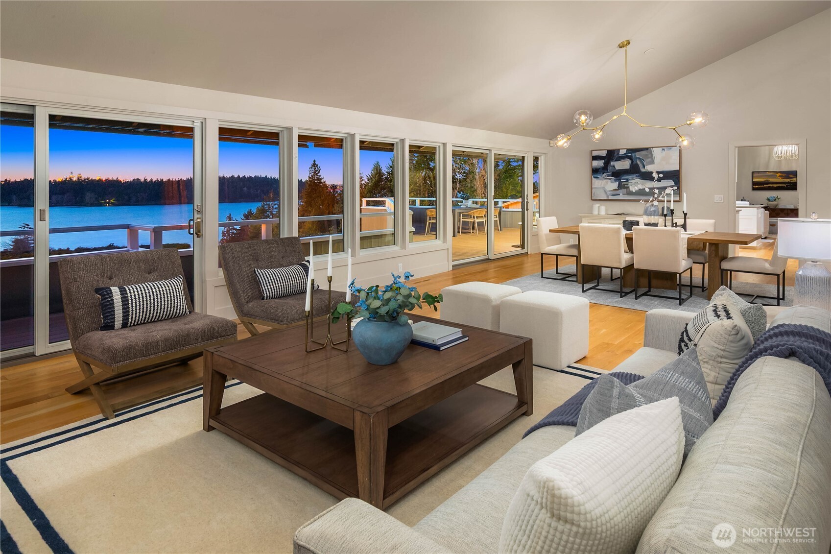 7580 Southeast 71st Street Mercer Island, WA 98040 - Photo 3 of 39