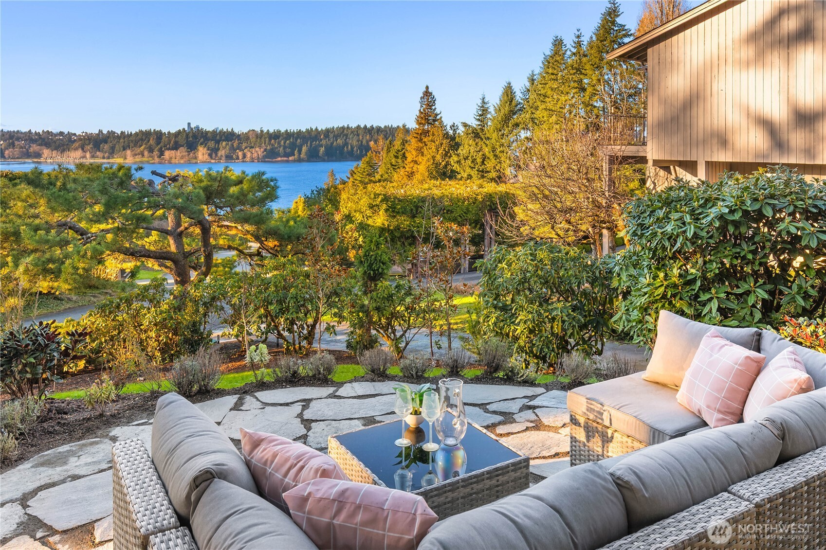 7580 Southeast 71st Street Mercer Island, WA 98040 - Photo 33 of 39