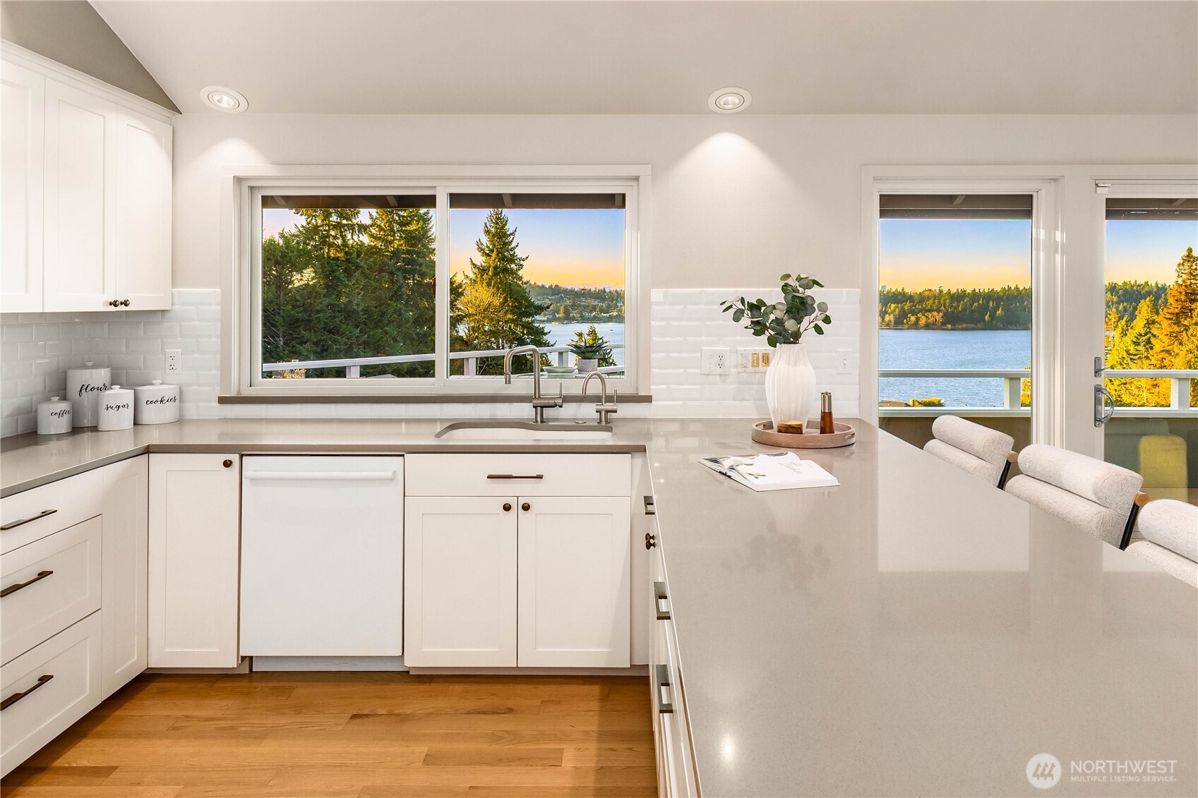 7580 Southeast 71st Street Mercer Island, WA 98040 - Photo 8 of 39