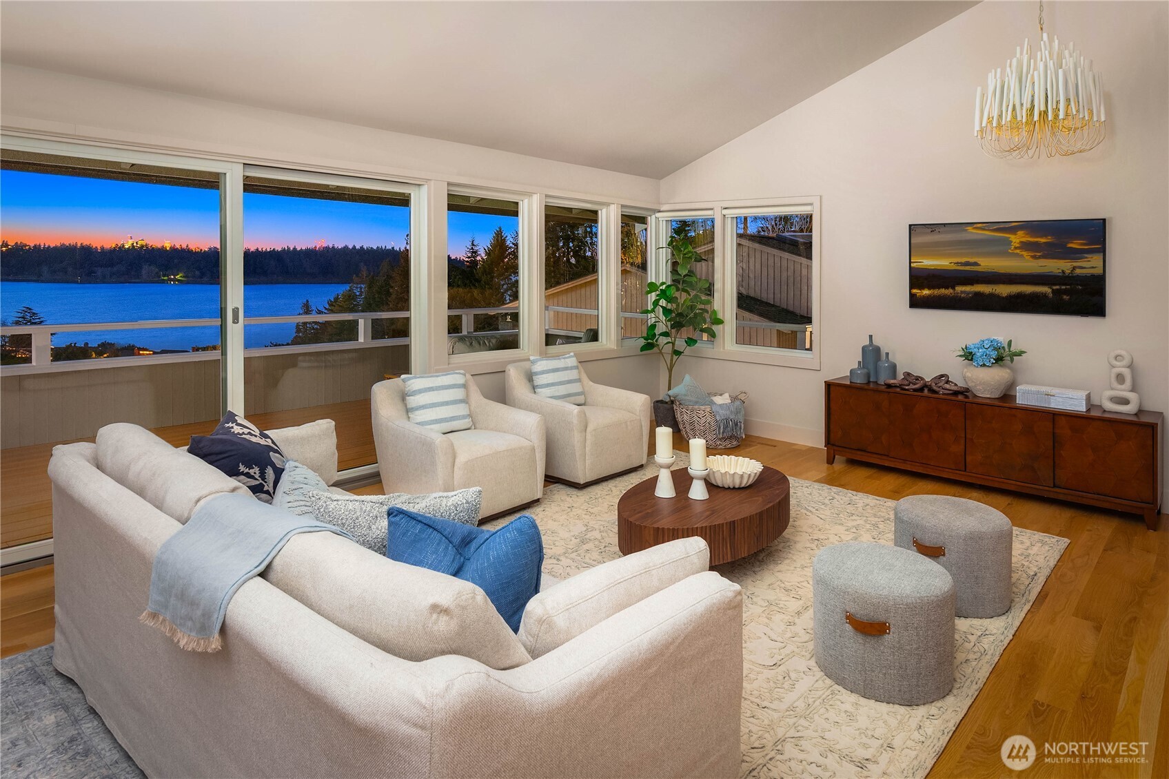 7580 Southeast 71st Street Mercer Island, WA 98040 - Photo 9 of 39