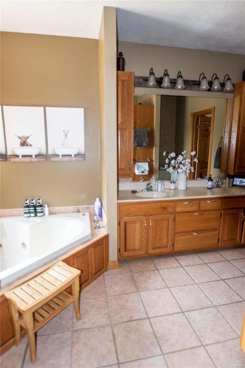 15380 Stagecoach Road Carlinville, IL 62626 - Photo 80 of 94 Gallery Image 80