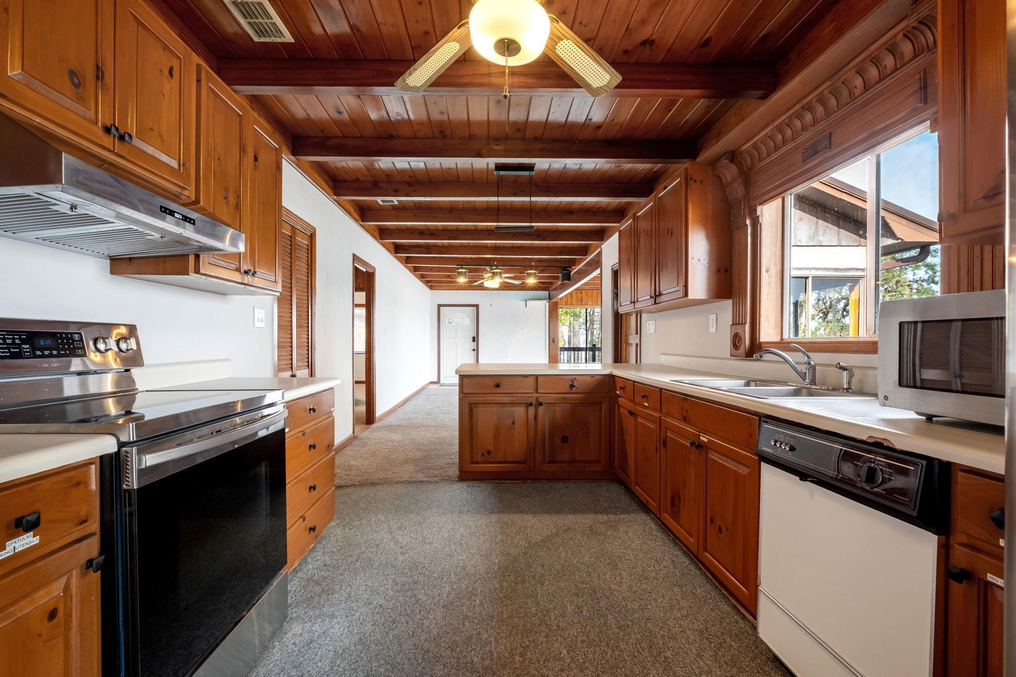 1990 Lake Point Lane Tallahassee, FL 32310 - Photo 5 of 56