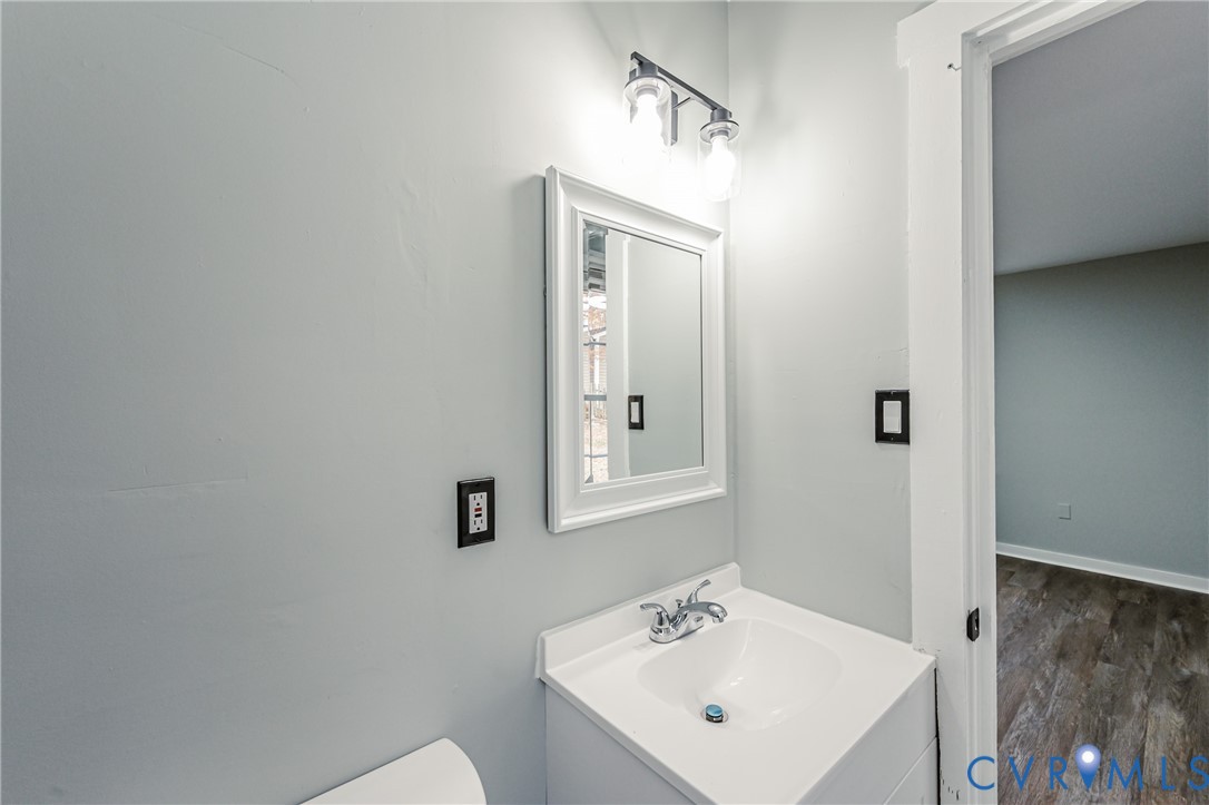 113 Eastman Road Chesterfield, VA 23236 - Photo 39 of 47 a bathroom with a sink a mirror and a toilet