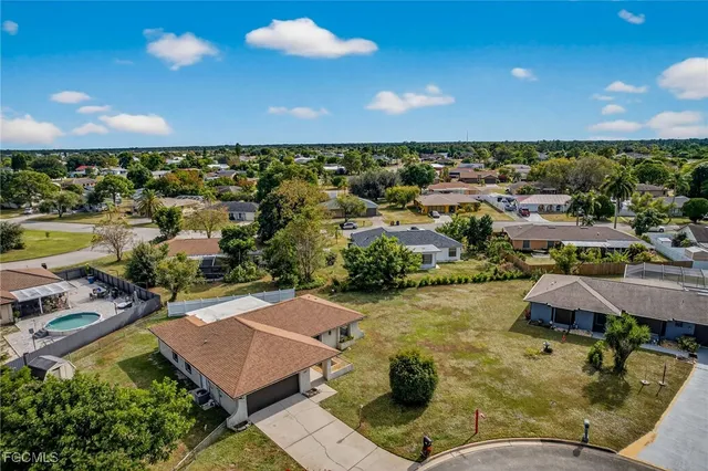 $329,000 | 203 Tree Swallow Court, Lehigh Acres, FL 33936