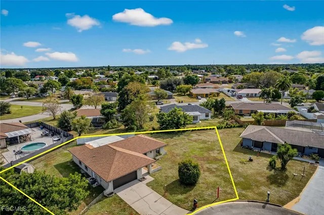 $329,000 | 203 Tree Swallow Court, Lehigh Acres, FL 33936