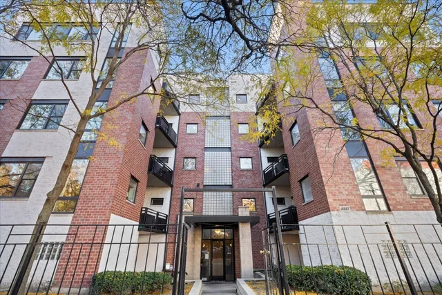 $435,000 | 2337 West Wolfram Street, Unit 514, Chicago, IL 60618