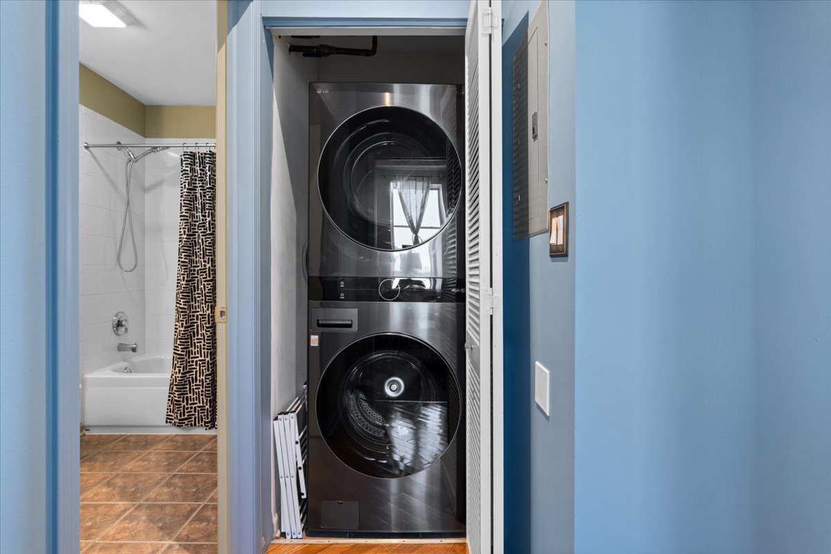 2337 West Wolfram Street, Unit 514 Chicago, IL 60618 - Photo 13 of 15 a view of a hallway with washer and dryer