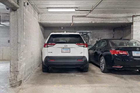 $430,000 | 2337 West Wolfram Street, Unit 514, Chicago, IL 60618