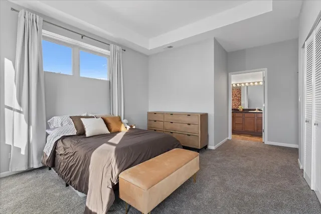 $435,000 | 2337 West Wolfram Street, Unit 514, Chicago, IL 60618