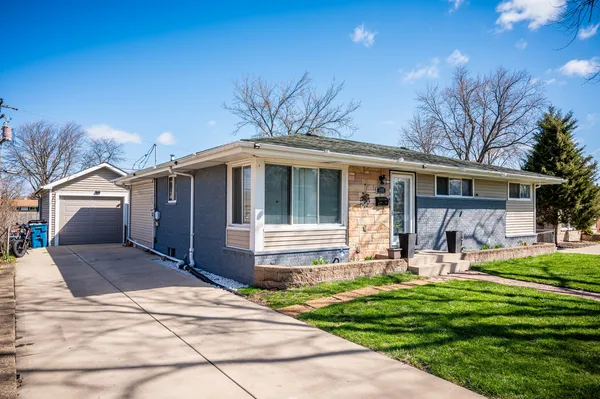 $369,000 | 340 East Drake Avenue, Addison, IL 60101