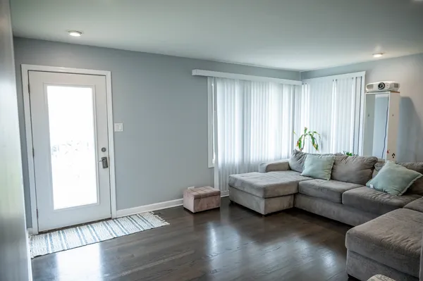 $369,000 | 340 East Drake Avenue, Addison, IL 60101