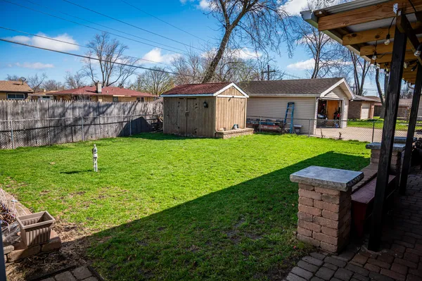 $369,000 | 340 East Drake Avenue, Addison, IL 60101