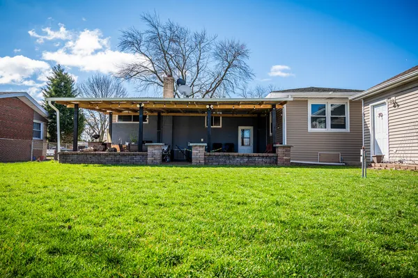 $369,000 | 340 East Drake Avenue, Addison, IL 60101